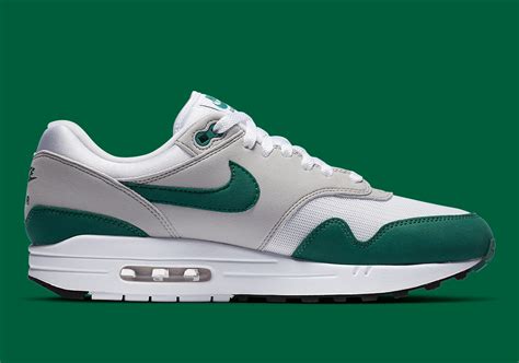 nike air max international licht groen|nike air max lightweight sneakers.